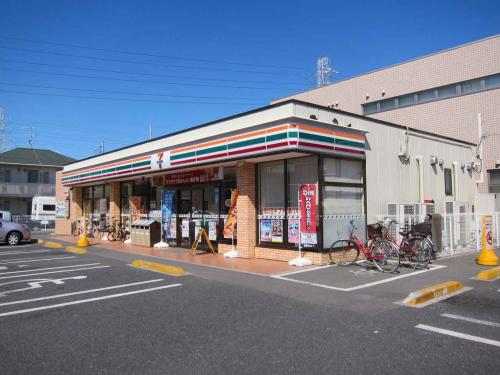 コンビニ　セブンイレブン 足立六町1丁目店（コンビニ）まで522m