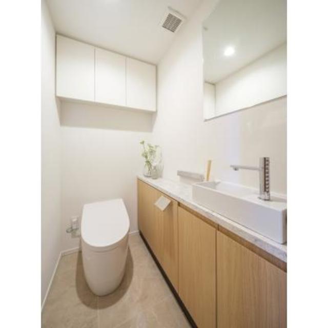 トイレ　※写真は同タイプ住戸です。