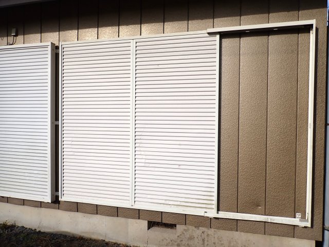 セキュリティ　雨戸
