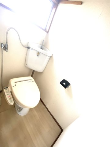 トイレ　温水洗浄便座