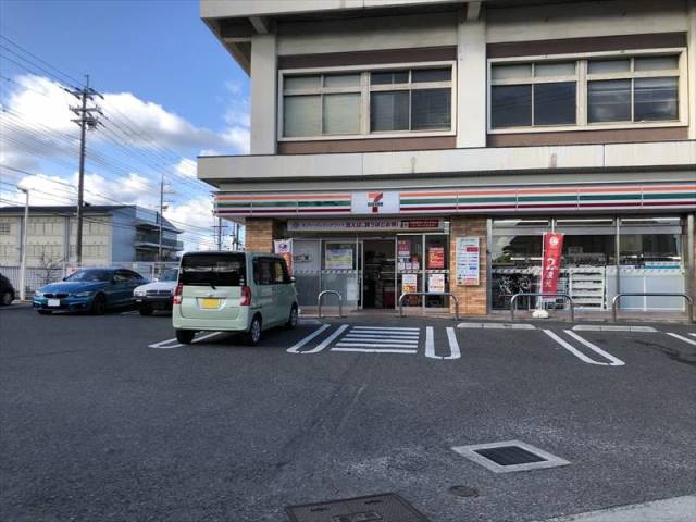 コンビニ　セブンイレブン（コンビニ）まで1493m