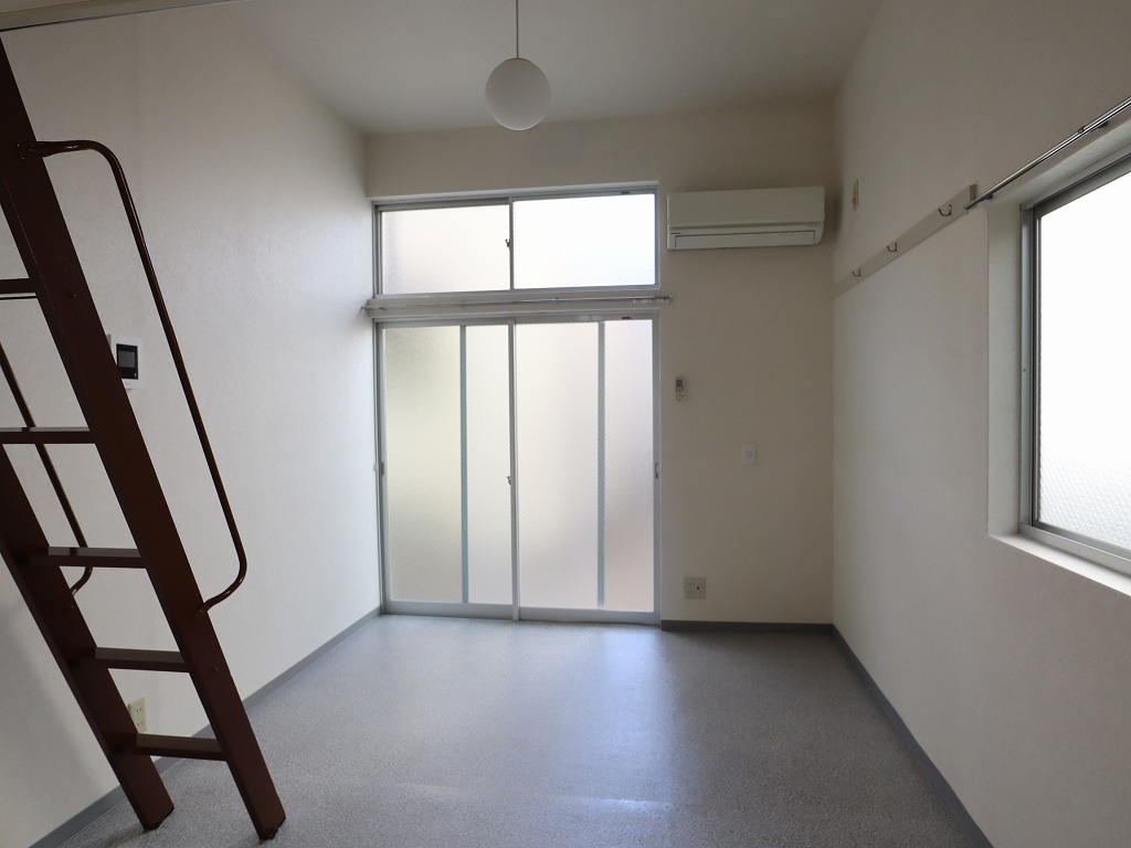 居室・リビング　日当り風通し良好な角部屋　喫煙者契約不可