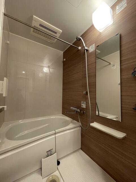 バス・シャワールーム　同物件別部屋写真