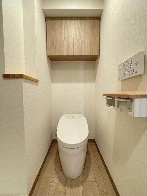 トイレ　同物件別部屋写真