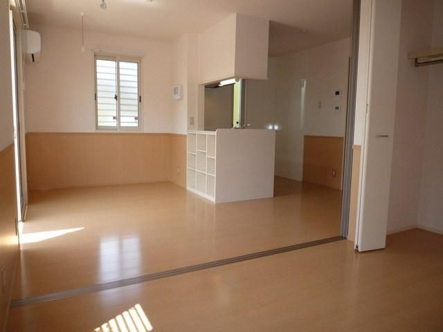 居室・リビング　日当り良好２面採光リビング