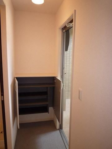 玄関　シューズボックス完備