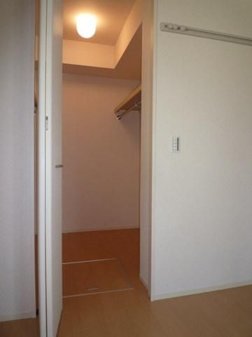 収納　ウォークインクローゼット