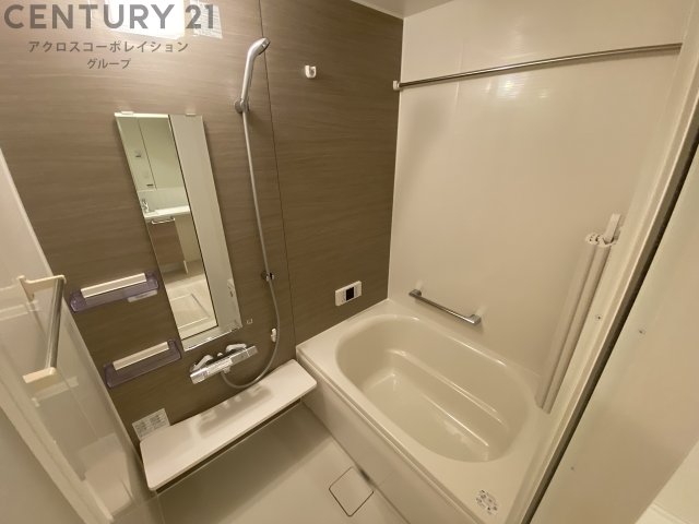 バス・シャワールーム　浴室乾燥・追い炊き機能付きで便利♪