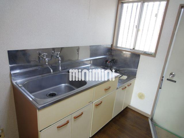 キッチン　陽の当たる明るいキッチンです