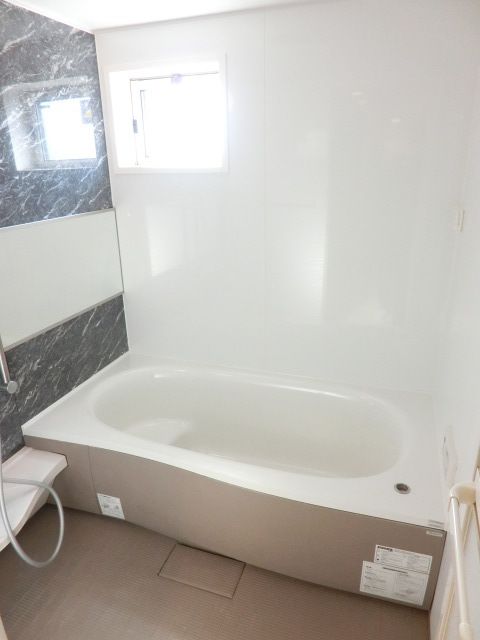 バス・シャワールーム　要望の多い窓付きのバスルーム♪