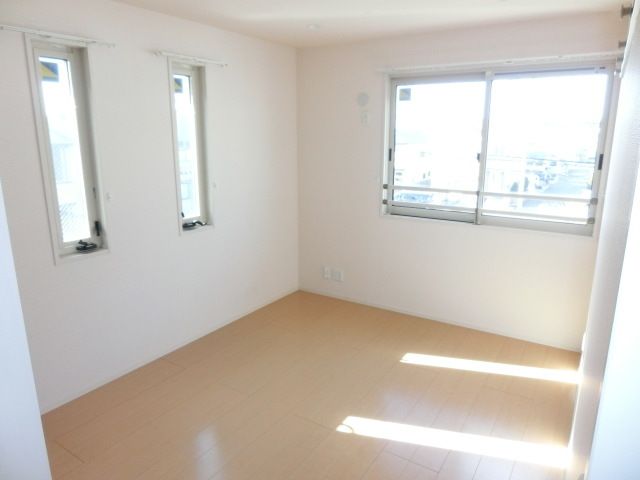 その他部屋・スペース　2面採光の明るい洋室！