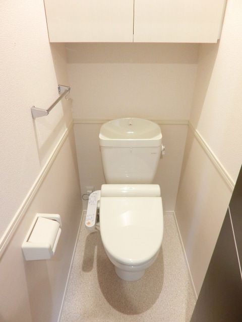 トイレ　ウォシュレット付きで快適ですね♪