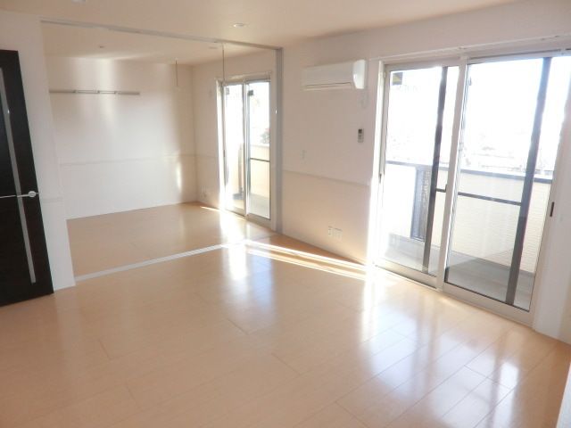 居室・リビング　リビングと洋室をつなげるとこんなに広いですよ！