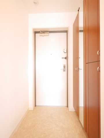 玄関　※参考写真 　503号室の写真となります。