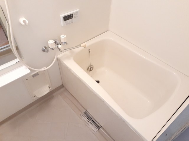 バス・シャワールーム　シャワー・追い焚き給湯