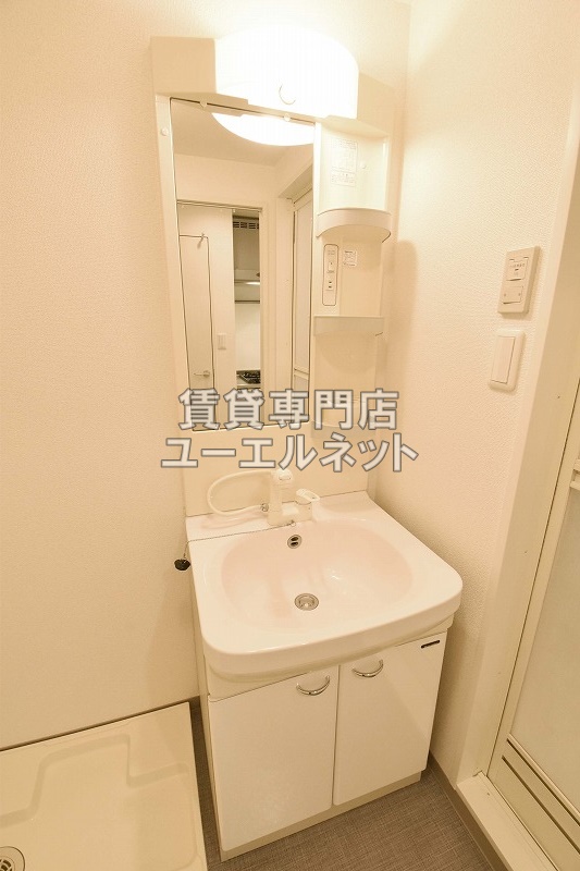 洗面設備　シャワー付洗面台