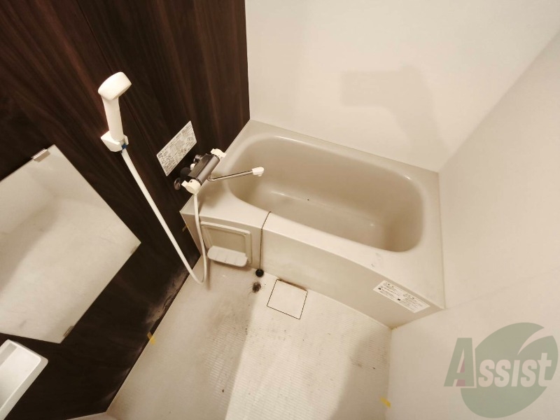 バス・シャワールーム　お風呂になります。一日の疲れを癒してくださいね。