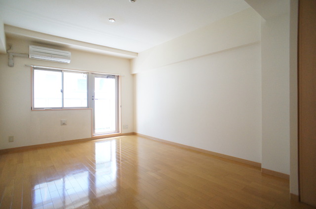 居室・リビング　洋１０．３　帖☆使いやすい間取で室内を無駄なく使えますね！