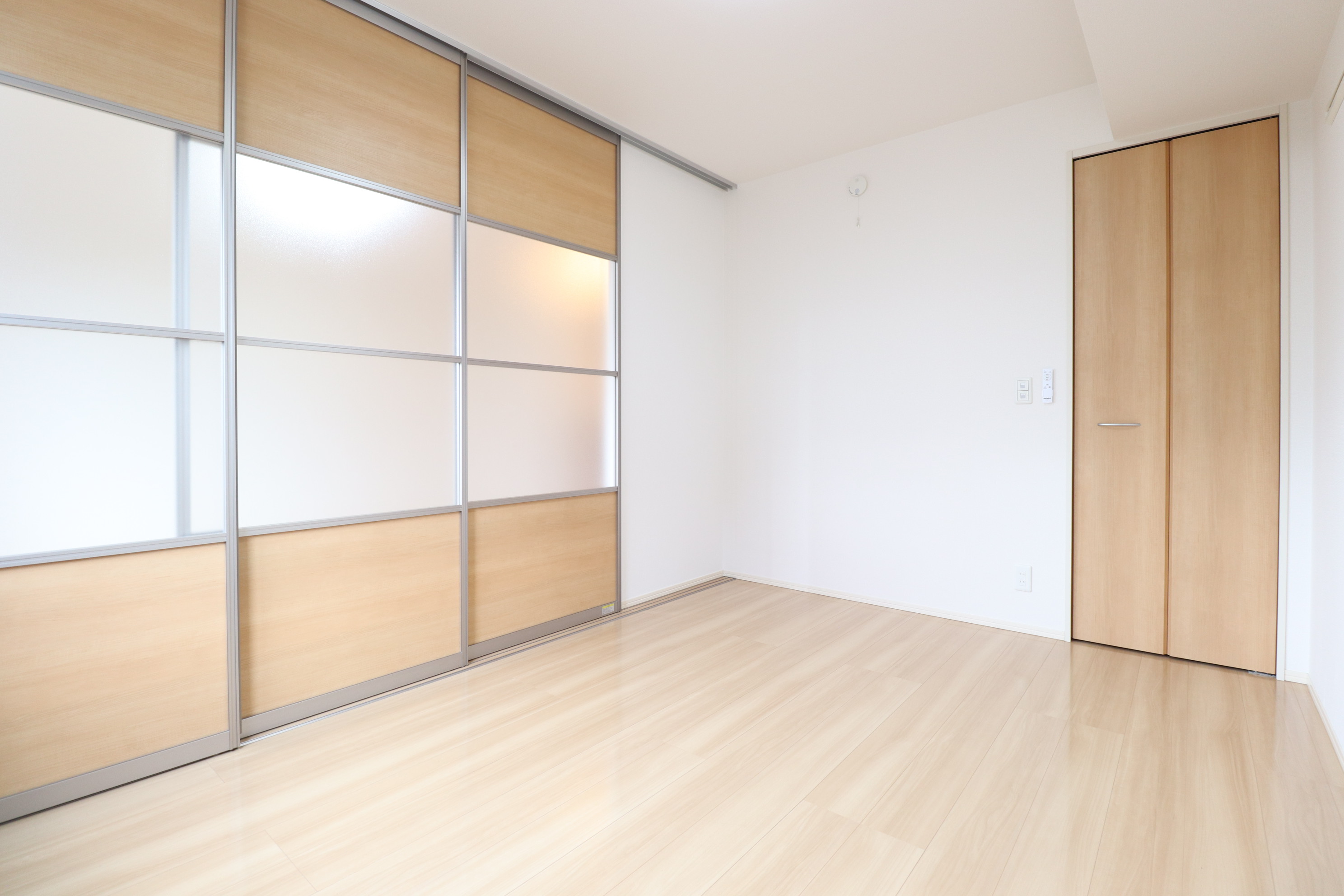 その他部屋・スペース　リビング隣で室内物干し竿付きの6帖の洋室♪