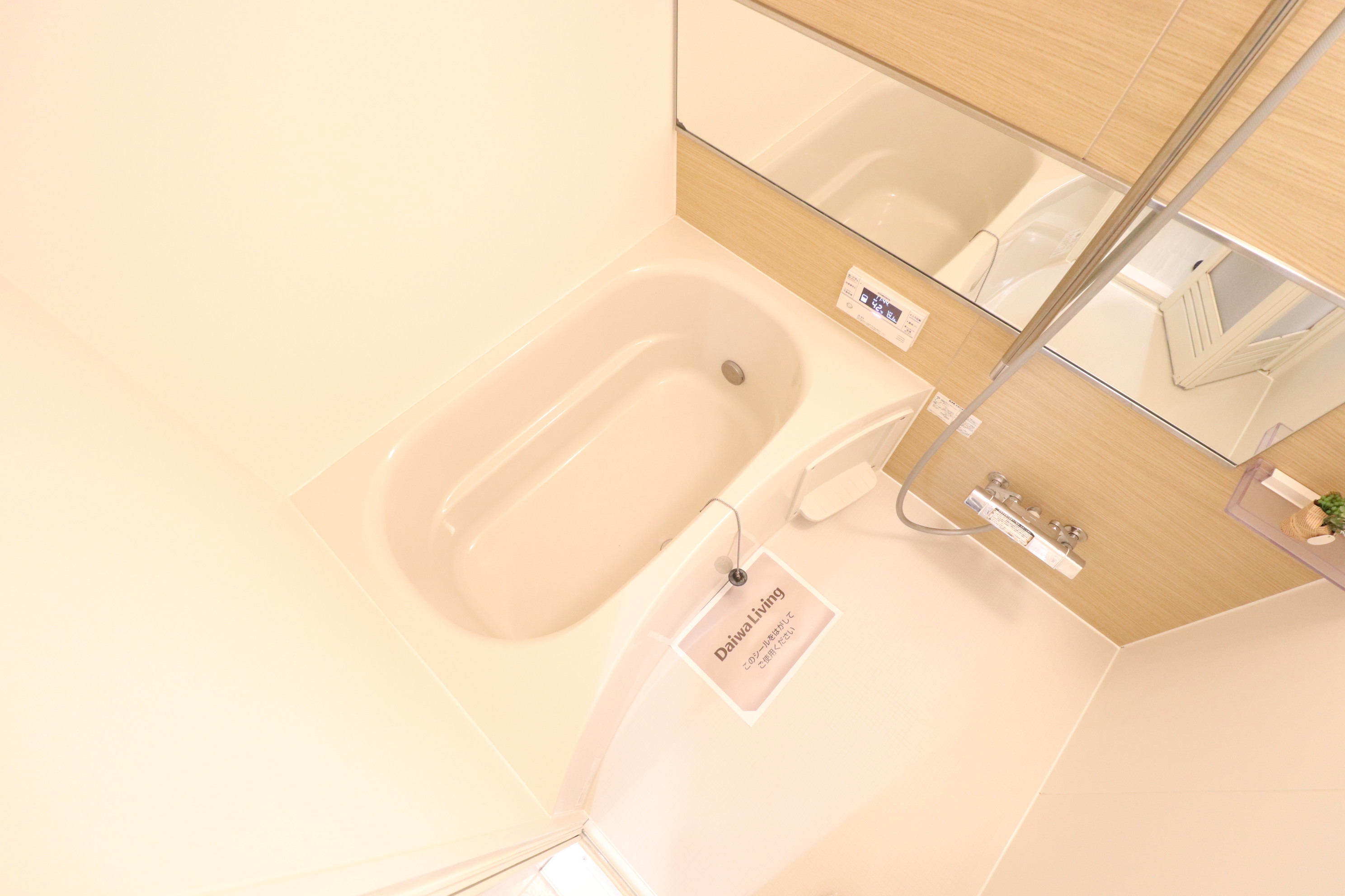 バス・シャワールーム　鏡付きのバスルーム♪