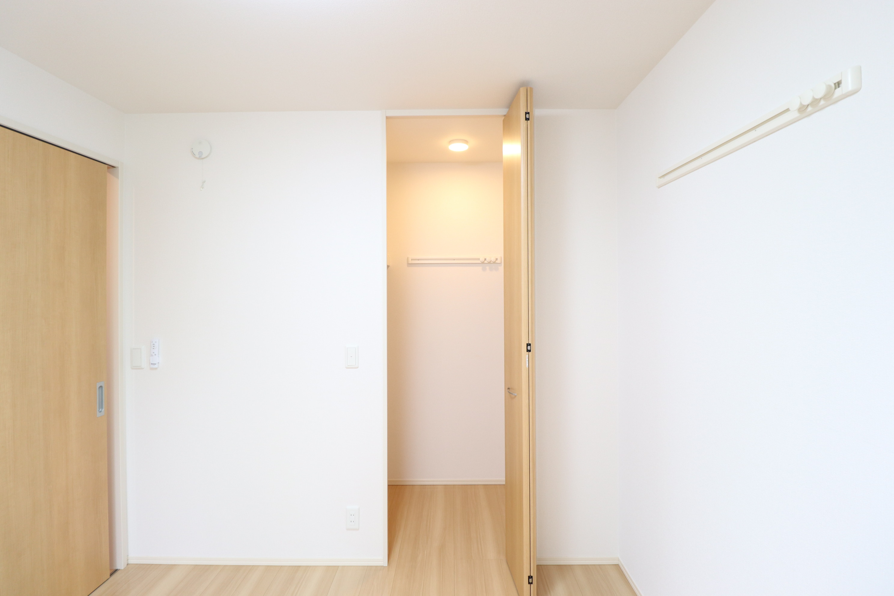 収納　電気付きのクローゼット♪