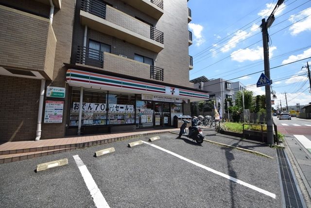 コンビニ　セブンイレブン日進駅西店（コンビニ）まで368m