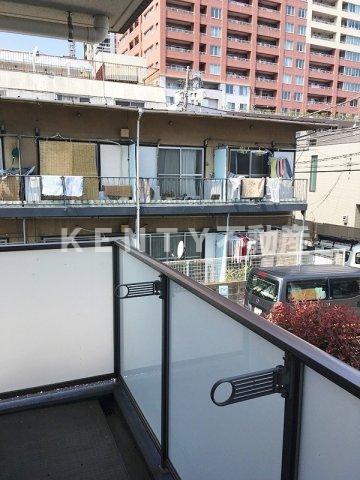 バルコニー　暖かな日差しのふりそそぐバルコニー