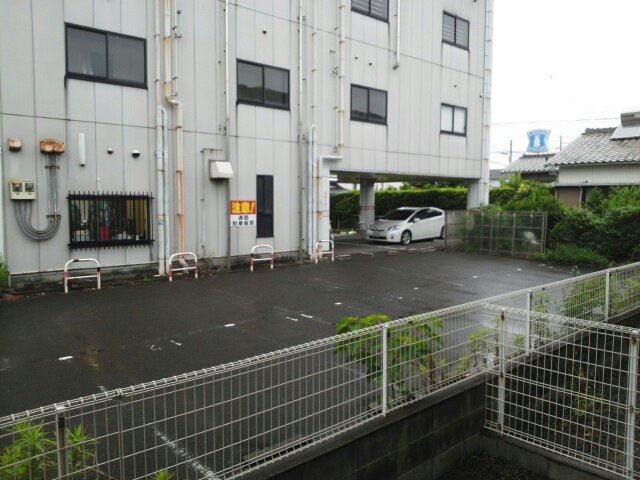 駐車場　駐車場があるので、車を買う予定の方も安心です