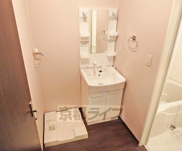 洗面設備　使いやすい独立洗面台です