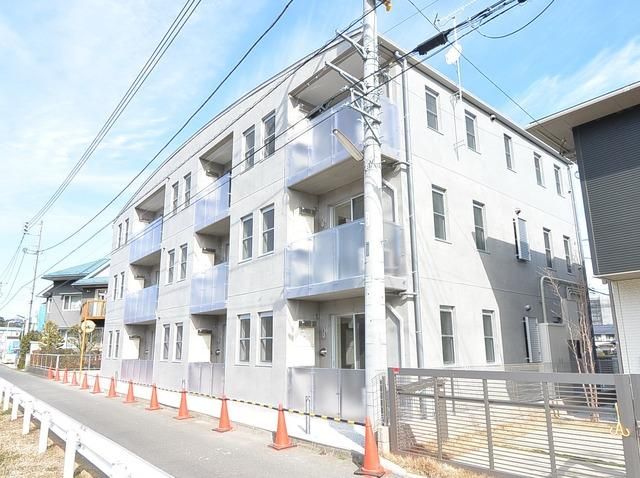 建物外観　★2015年築の川沿いの環境の良いマンション★