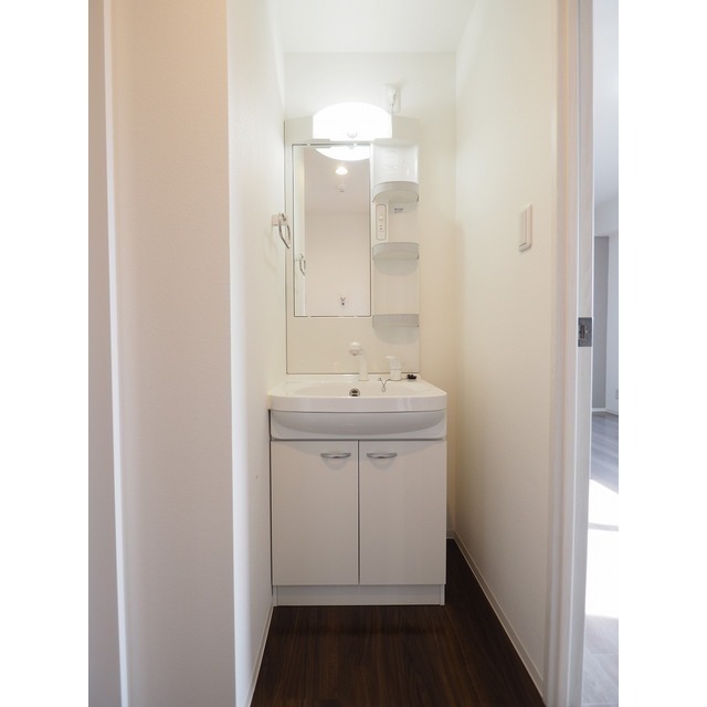 洗面設備　※参考。同階反転タイプ。