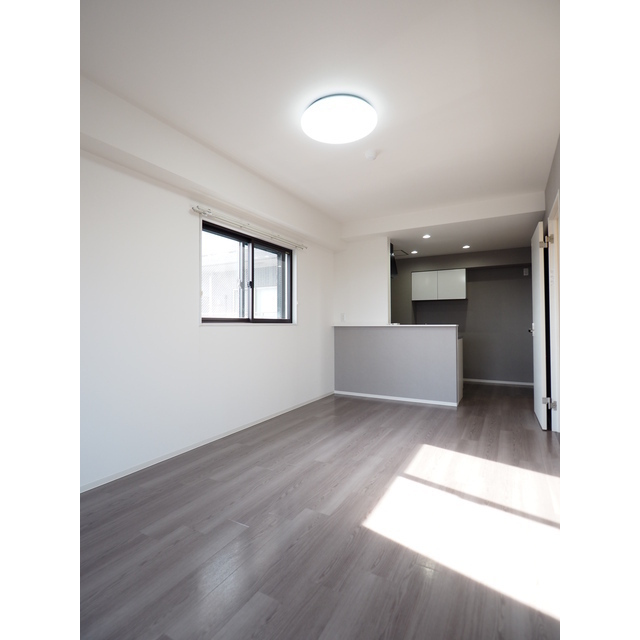 居室・リビング　※参考。同階反転タイプ。