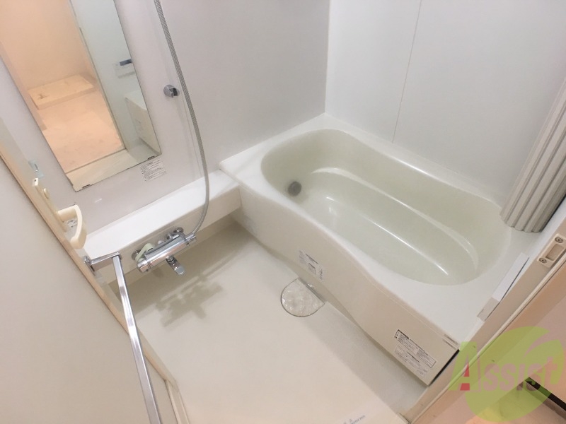 バス・シャワールーム　お風呂になります。一日の疲れを癒してくださいね。