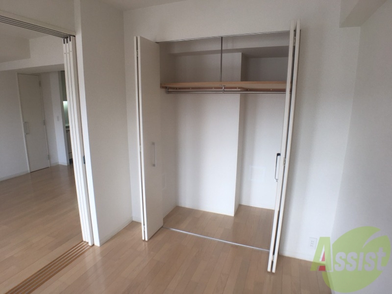 収納　クローゼットは奥行きもあり、荷物が多い方でも安心です。