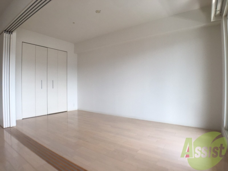 その他部屋・スペース　こちらは寝室の写真で戸を開ければ広く使えますね！