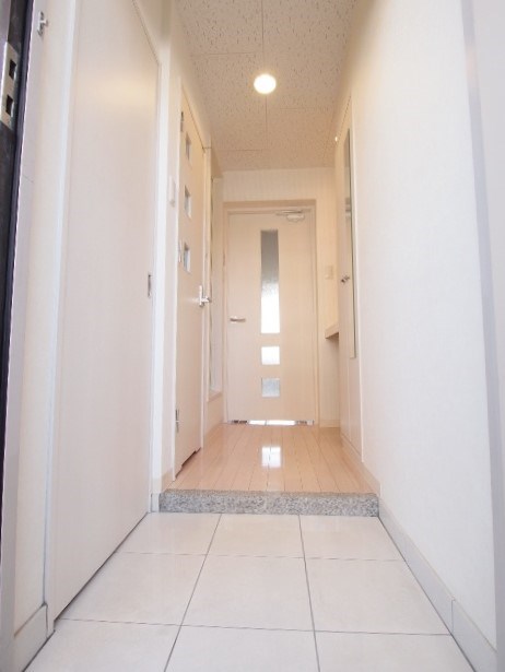 玄関　明るい玄関。