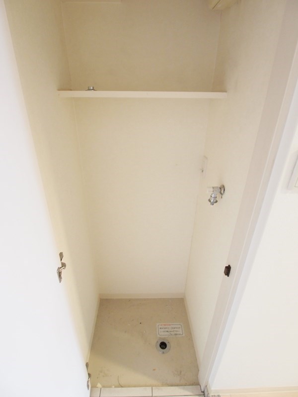 その他　洗濯機も室内です。