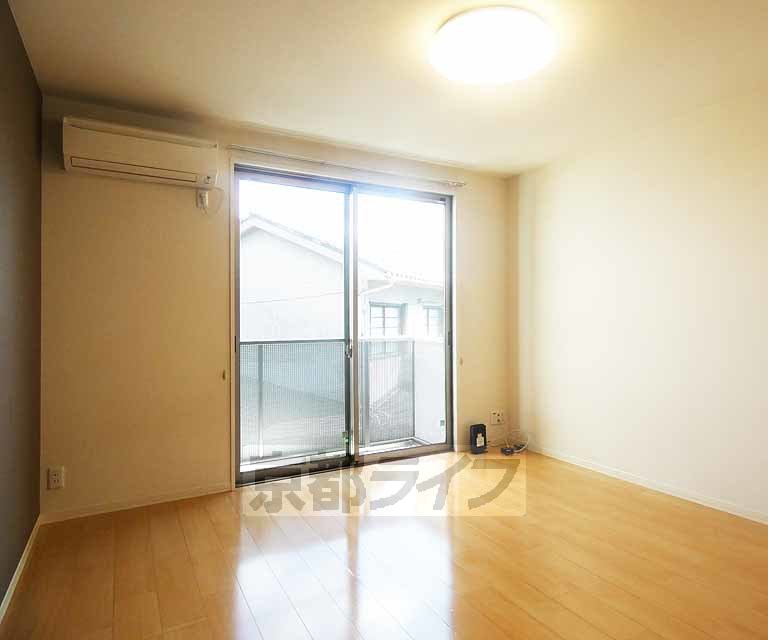 居室・リビング　落ち着いた雰囲気のお部屋です