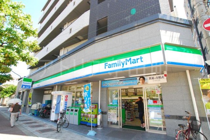 コンビニ　ファミリーマート西成区役所前店（コンビニ）まで130m