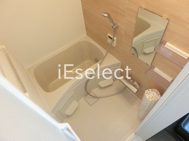 バス・シャワールーム　便利な追い焚き機能付き