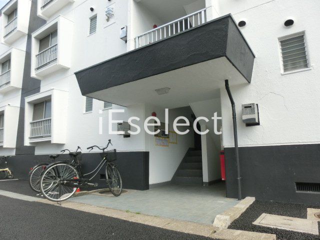 エントランス　建物内へのアプローチ