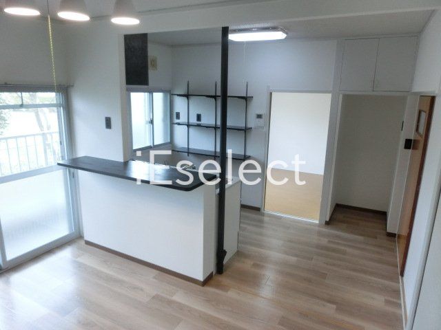 居室・リビング　内装リノベーション済みでキレイです