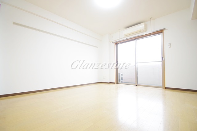 居室・リビング　☆陽の差し込む明るいお部屋☆