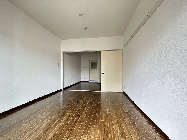 居室・リビング　同マンション別部屋