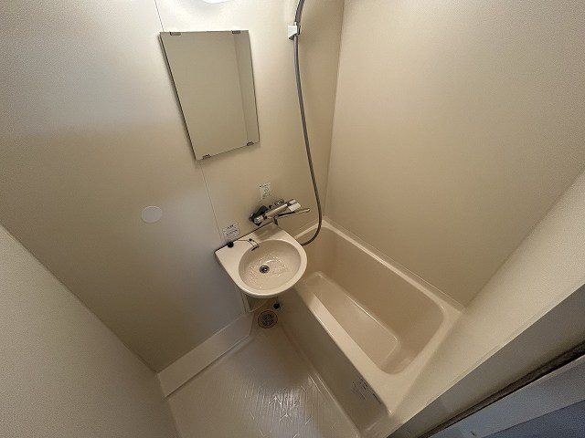 バス・シャワールーム　同マンション別部屋