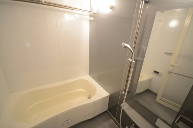バス・シャワールーム　同物件、別部屋のお写真となります。ご参考までにご覧ください。