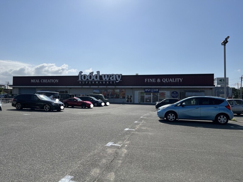 スーパー　フードウェイ小戸店（スーパー）まで742m