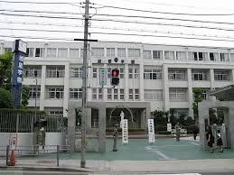 中学校　私立ヴェリタス城星学園中学校（中学校）まで910m