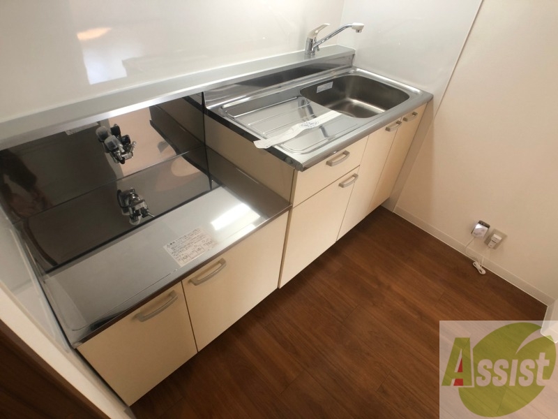 キッチン　シンプルなキッチンです。ガスコンロも設置できる仕様です。