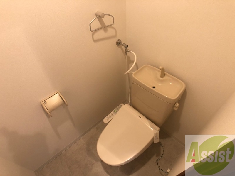 トイレ　ウォシュレット付きのトイレです。シャワートイレは日本の宝。